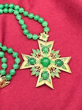 Rare!  VTG Crown Trifari “Jewels of India” Gold-Plated Faux Jade Cross Pendant